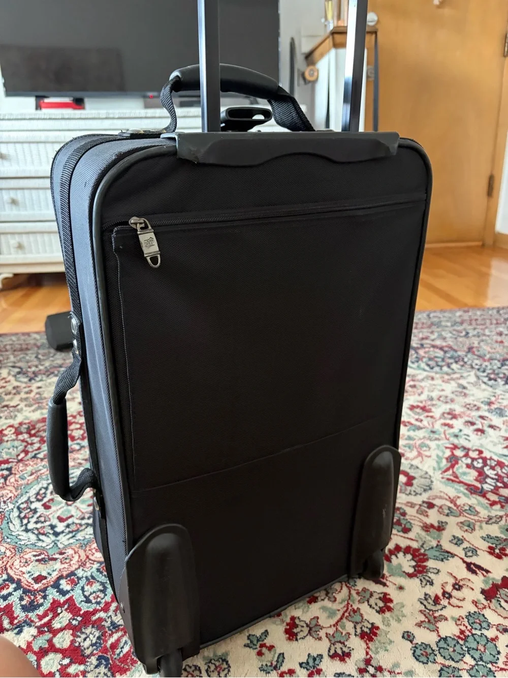 American Tourister Black Softside Spinner with Front Organizer Pockets